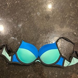 Victoria secret very sexy push-up style bra 34A